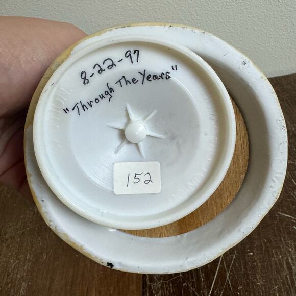 Vintage MSR Taiwan Elderly Couple Ceramic Through The Years Music Box - Picture 2 of 7